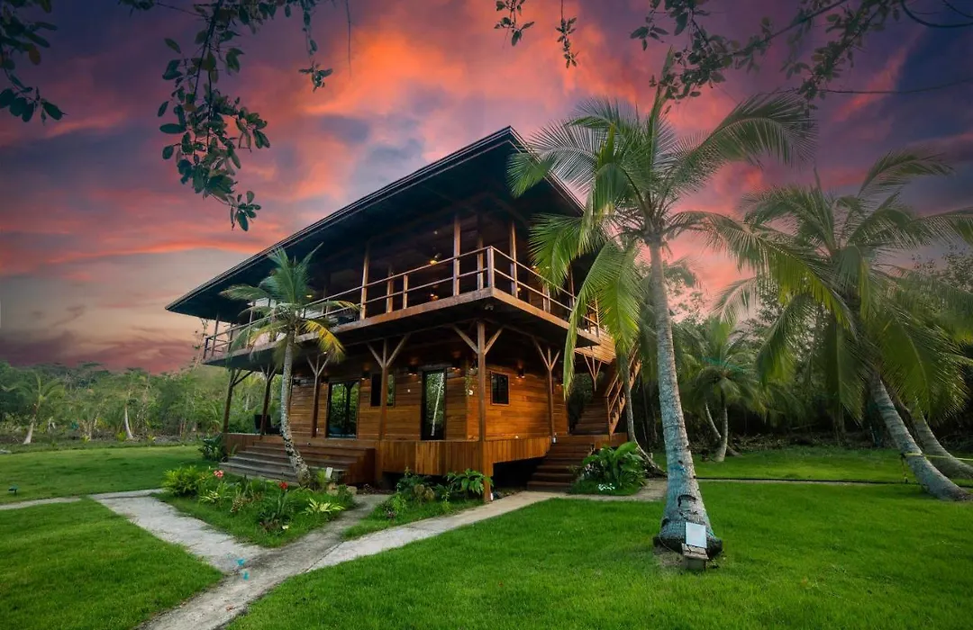 Eco-Lodge Bocas Coral Reef - Over Water Villa & Birds House-1